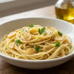 Macarrão Alho e Óleo em 15 Minutos: Receita Fácil e Saborosa Macarrão Alho e Óleo em 15 minutos com alho dourado e salsinha